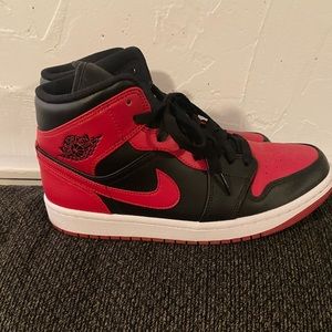Grade school size 7  AJ1 never worn, fits like women’s 9 Brand New
